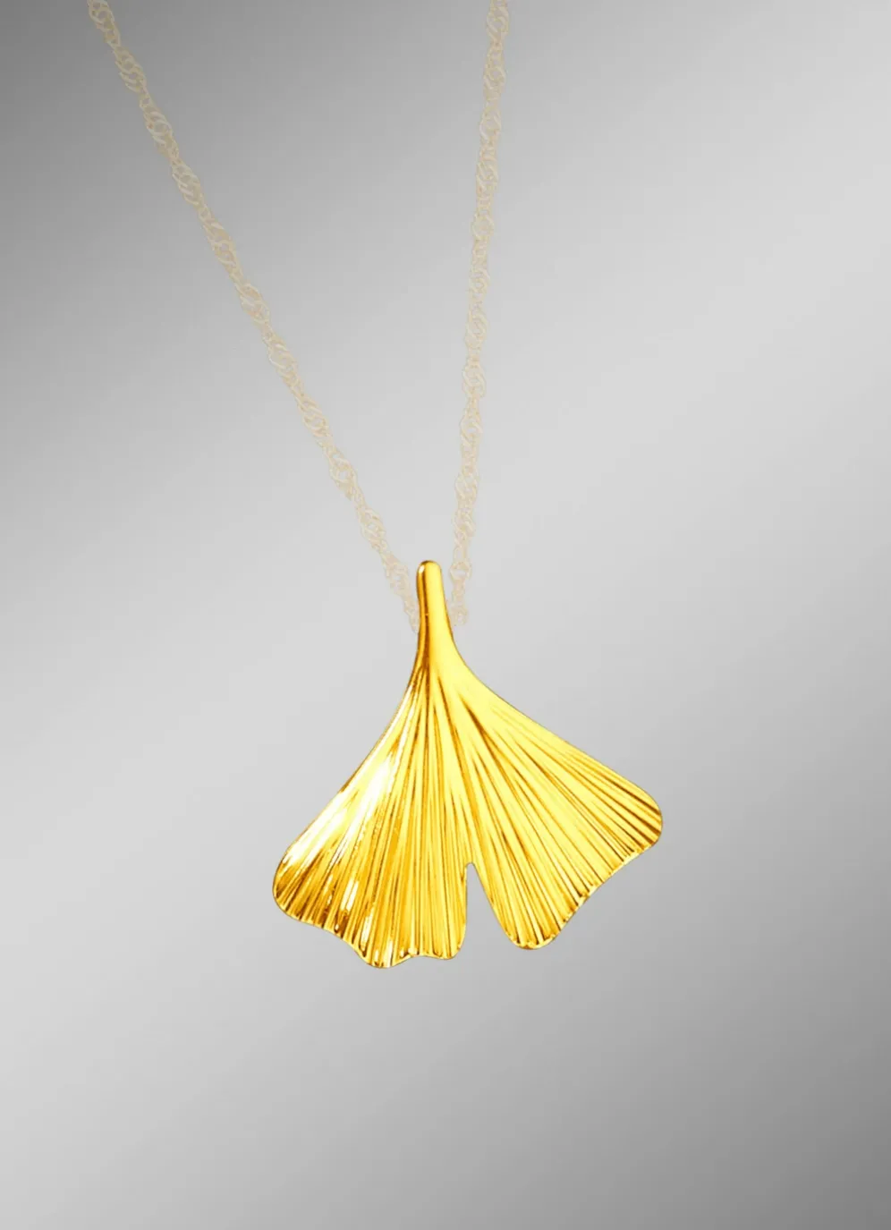 Anhänger mit Ginkgoblatt