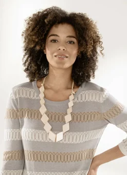 Attraktive Halskette mit Schmuckelementen aus Holz