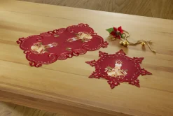 Aufwendig bestickte Tisch- und Raumdekoration