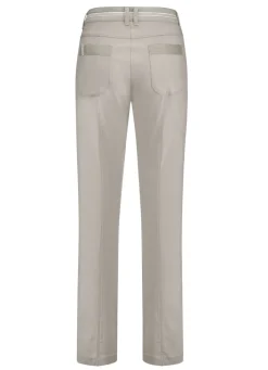 Aufwendig gearbeitete Hose