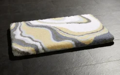 Badgarnitur in harmonischen Farbtönen