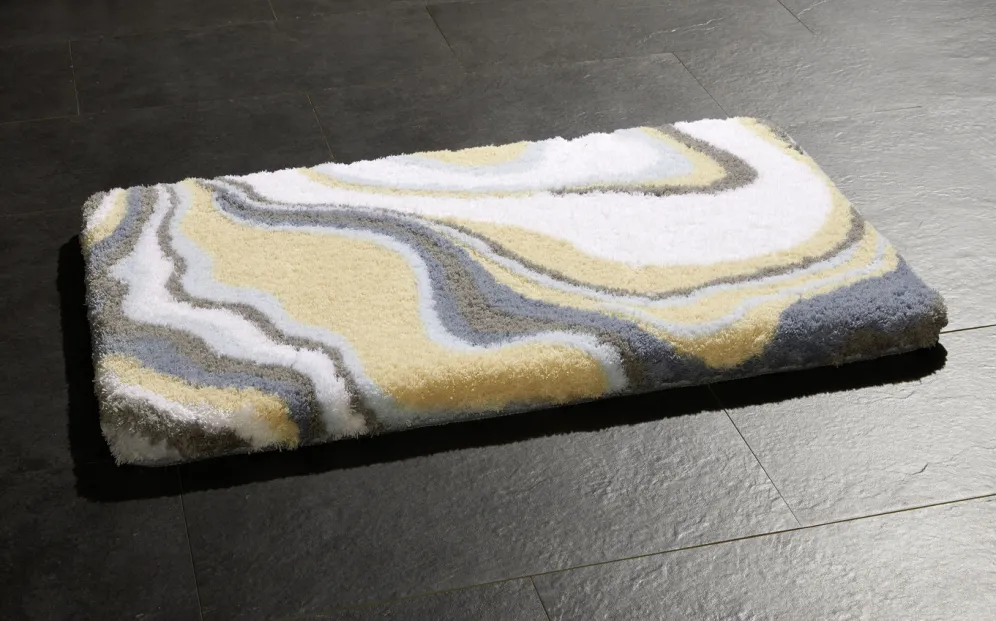 Badgarnitur in harmonischen Farbtönen