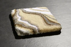 Badgarnitur in harmonischen Farbtönen