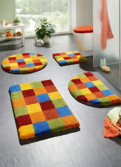 Badgarnitur mit bunten Dessin von Grund