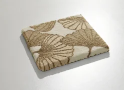 Badgarnitur mit Ginkgoblätter-Motiv