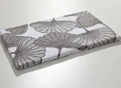 Badgarnitur mit Ginkgoblätter-Motiv