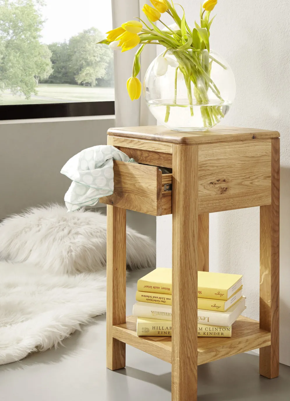 Beistelltisch aus geöltem Massivholz