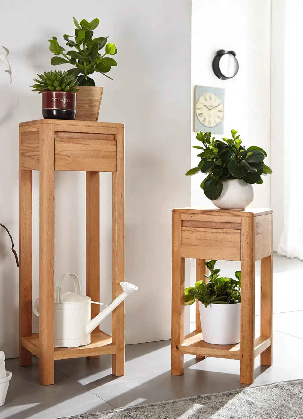 Beistelltisch aus geöltem Massivholz