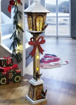 Beleuchtete Laterne mit Fuß