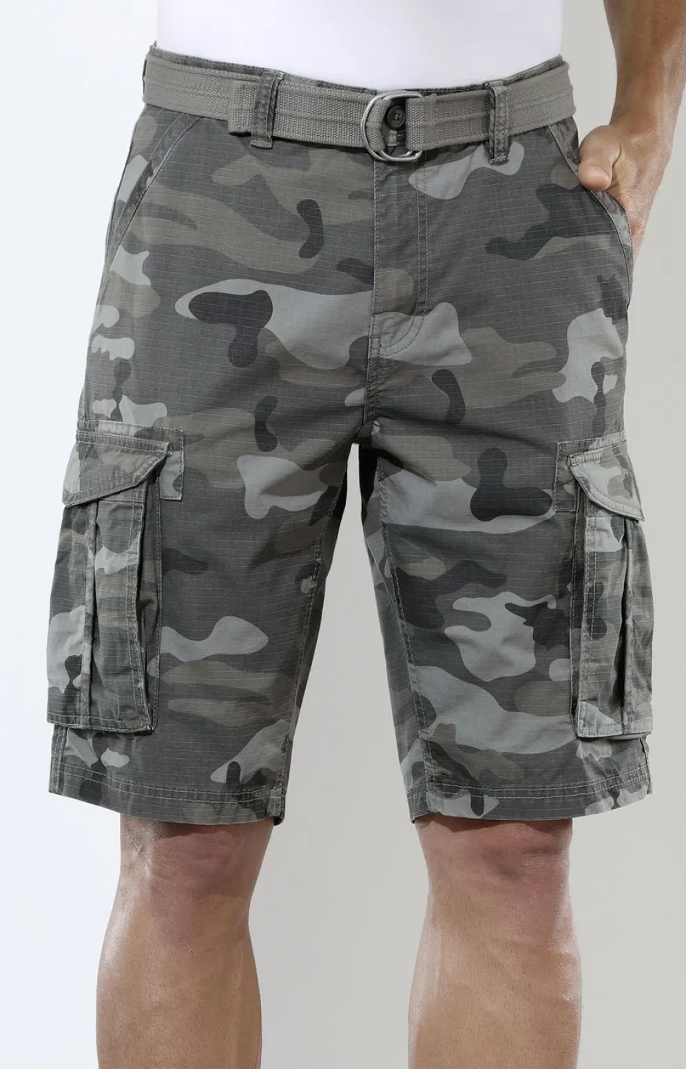 Bermudas mit Gürtel und Cargotaschen in 2 Farben