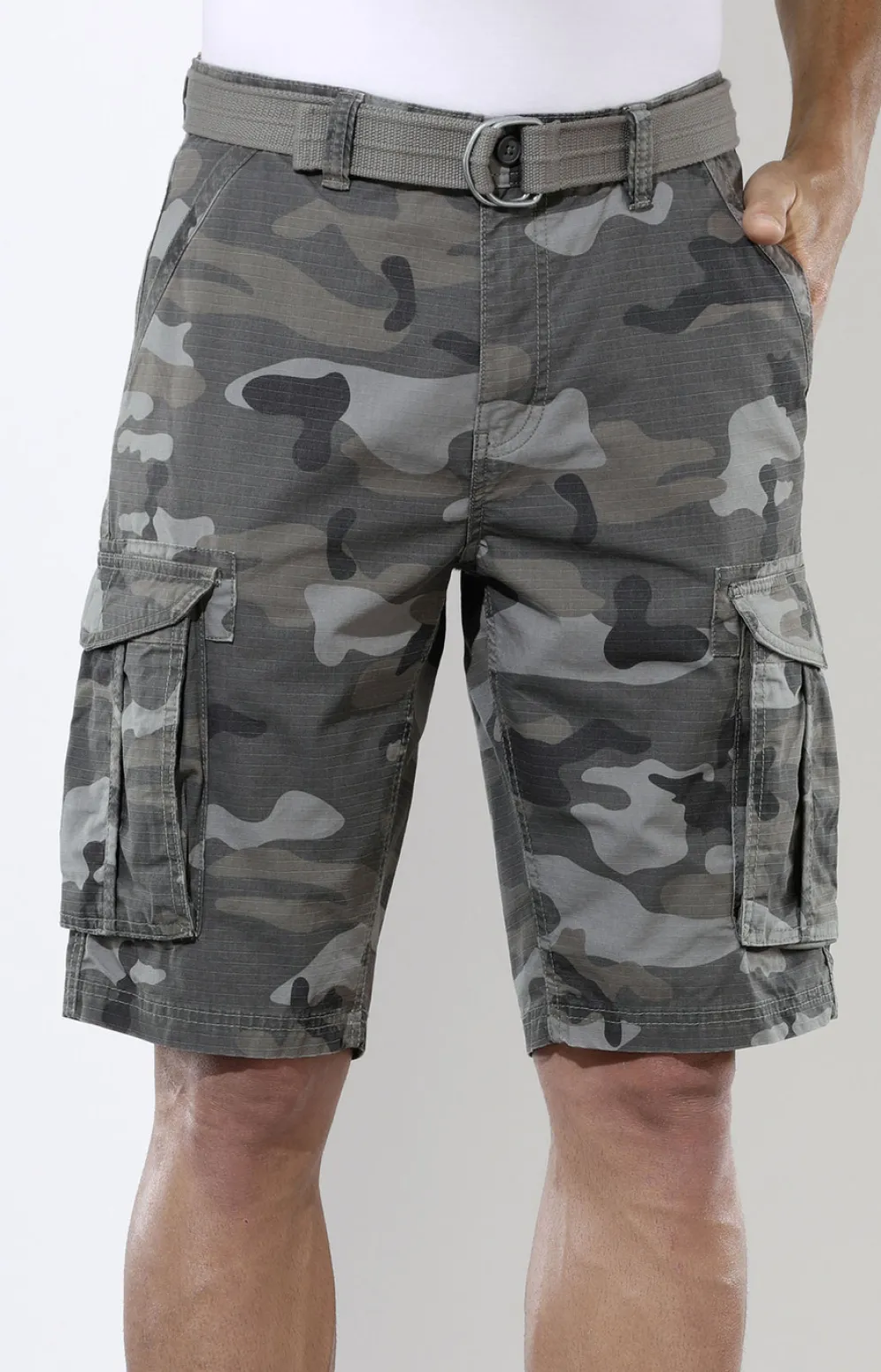 Bermudas mit Gürtel und Cargotaschen in 2 Farben