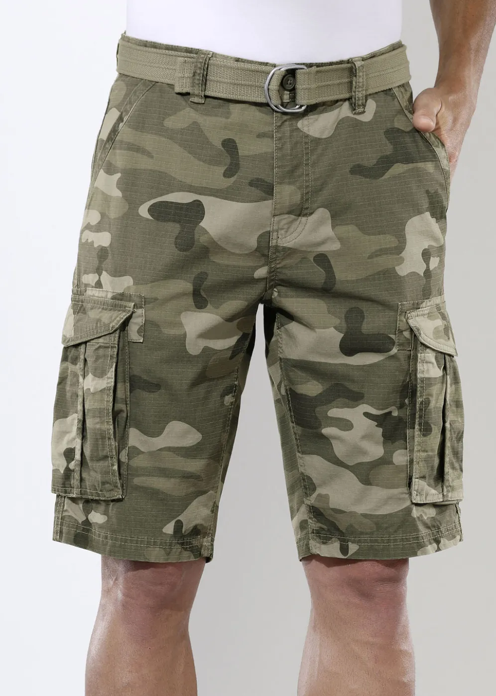 Bermudas mit Gürtel und Cargotaschen in 2 Farben