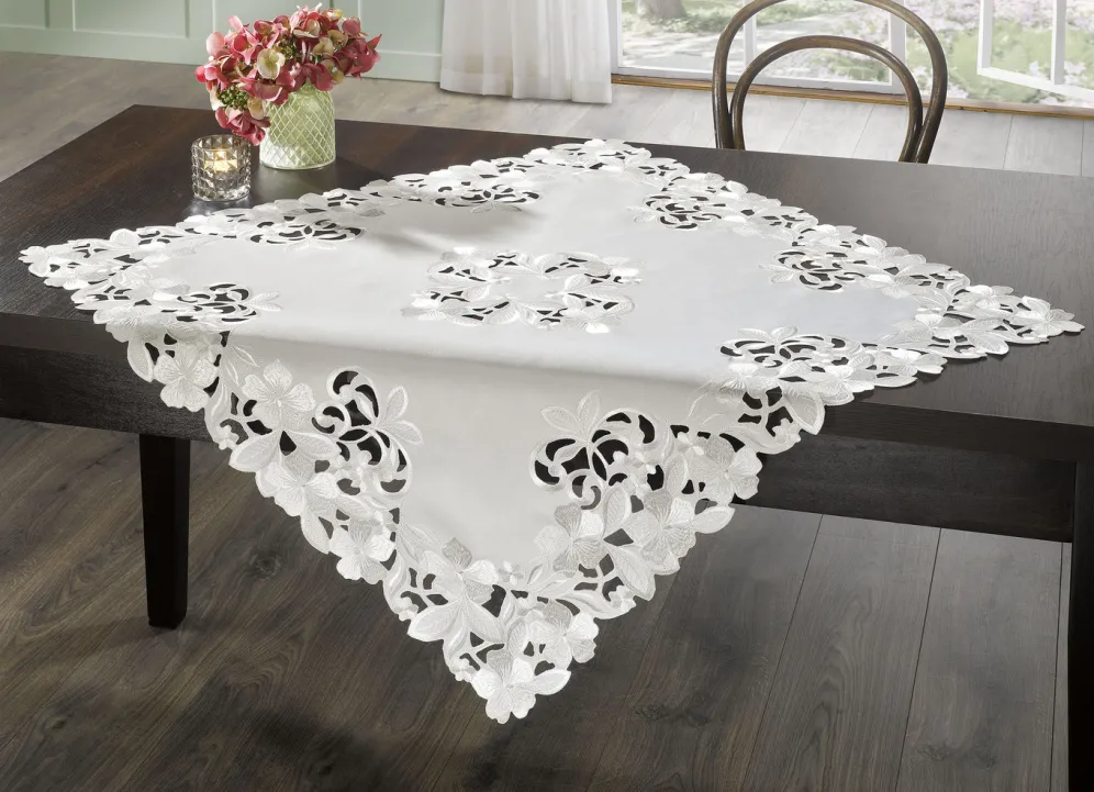 Bestickte Tisch- und Raumdekoration