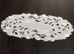 Bestickte Tisch- und Raumdekoration