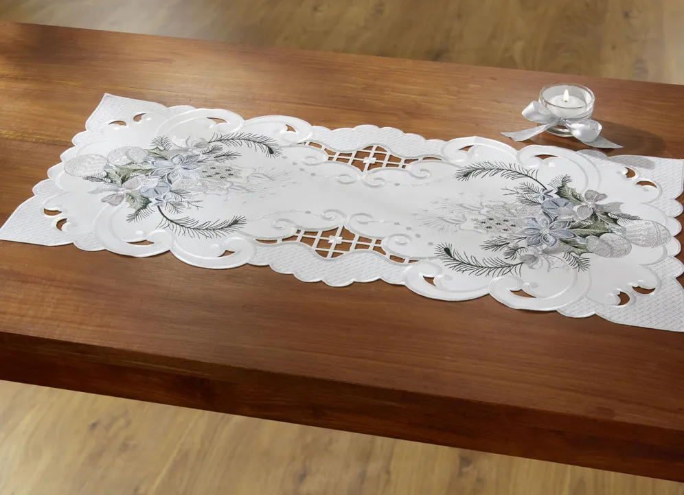 Bestickte Tisch- und Raumdekoration