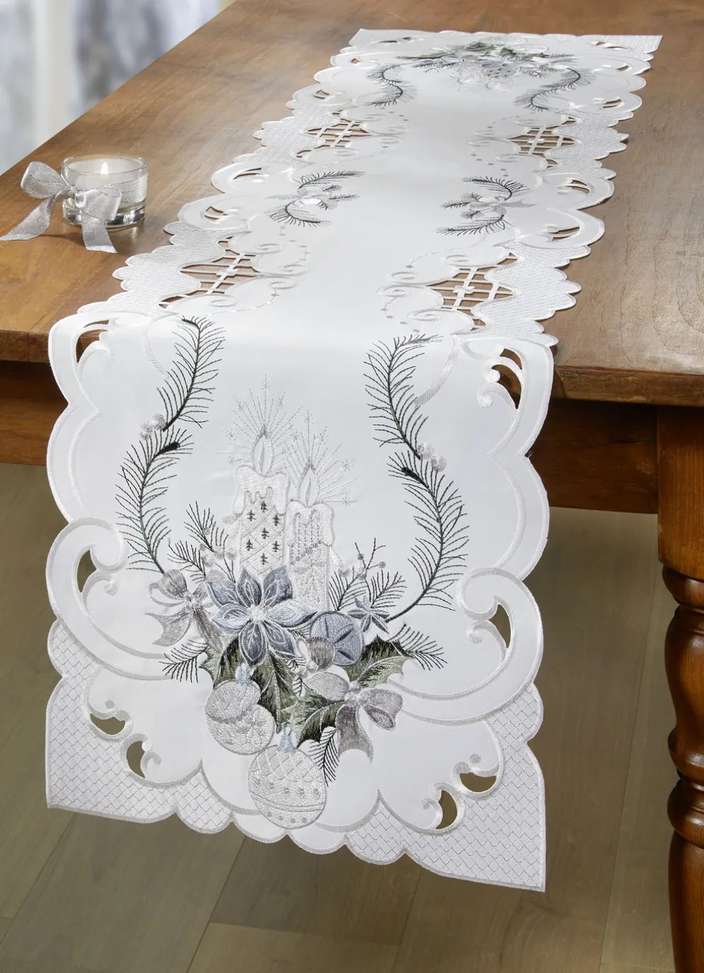 Bestickte Tisch- und Raumdekoration