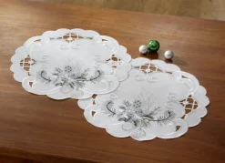 Bestickte Tisch- und Raumdekoration