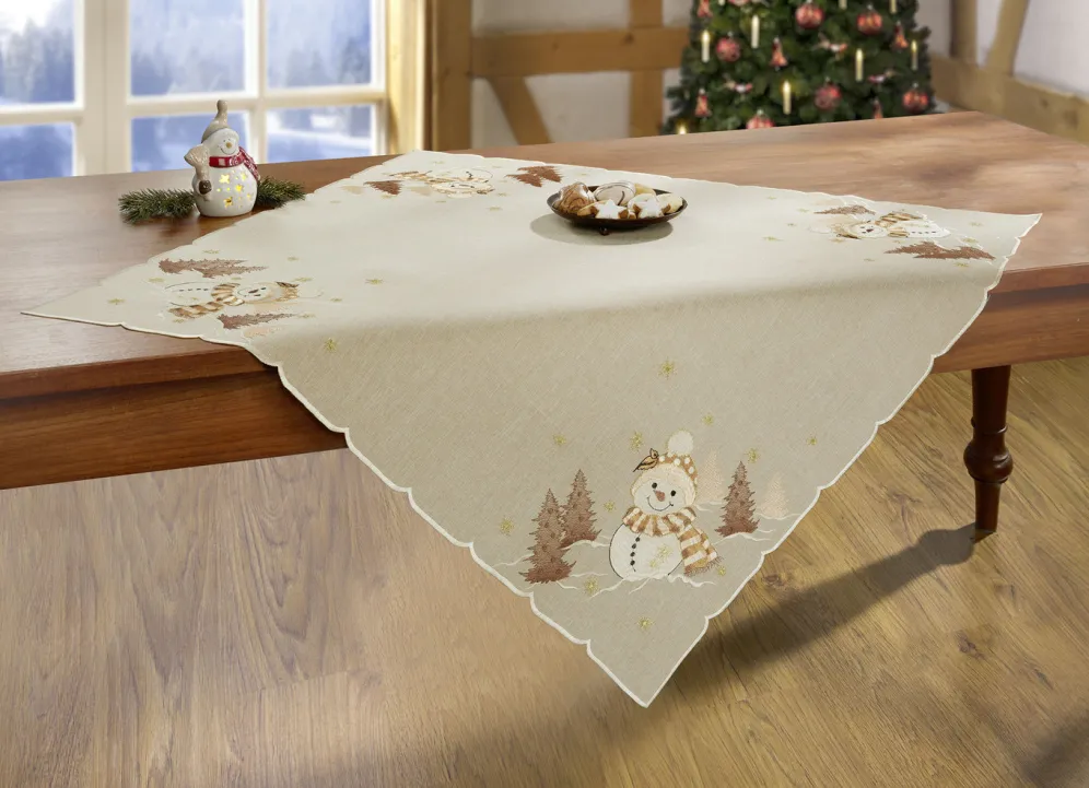 Bestickte Tisch- und Raumdekoration