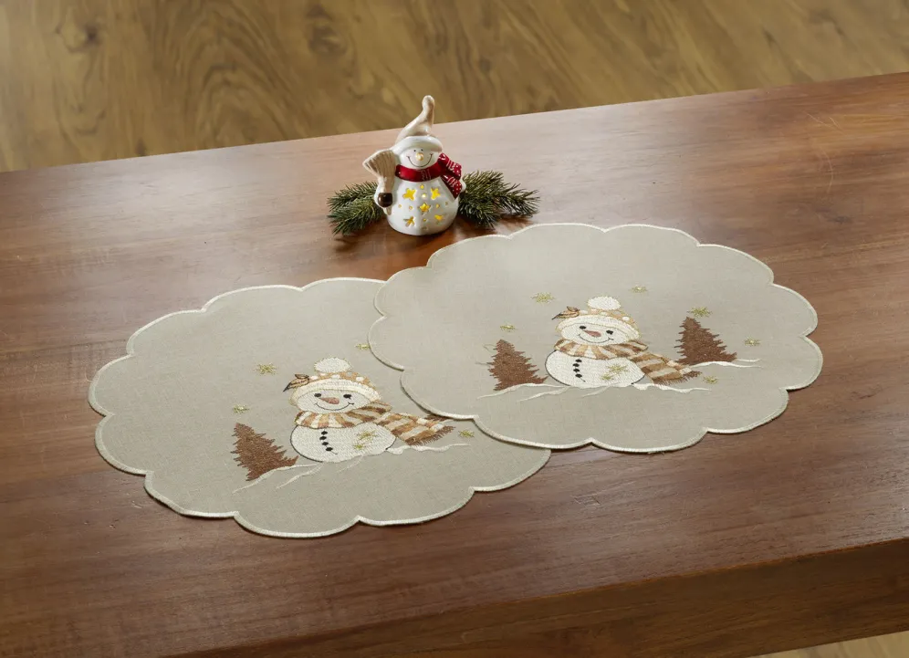 Bestickte Tisch- und Raumdekoration