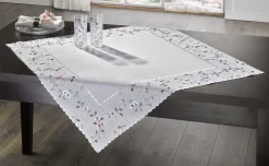 Bestickte Tisch- und Raumdekoration mit Blümchen-Bordüre