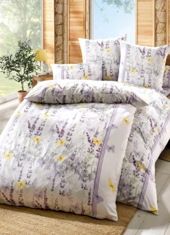 Bettwäsche-Garnitur mit farbenfroher Lavendelwiese
