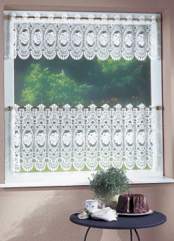 Bezaubernde Kurzgardine mit Stangendurchzug