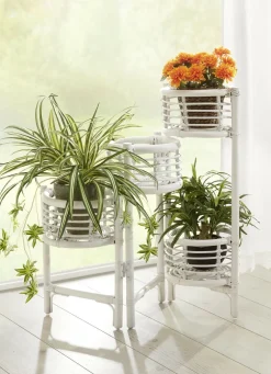 Blumenständer aus Rattangeflecht