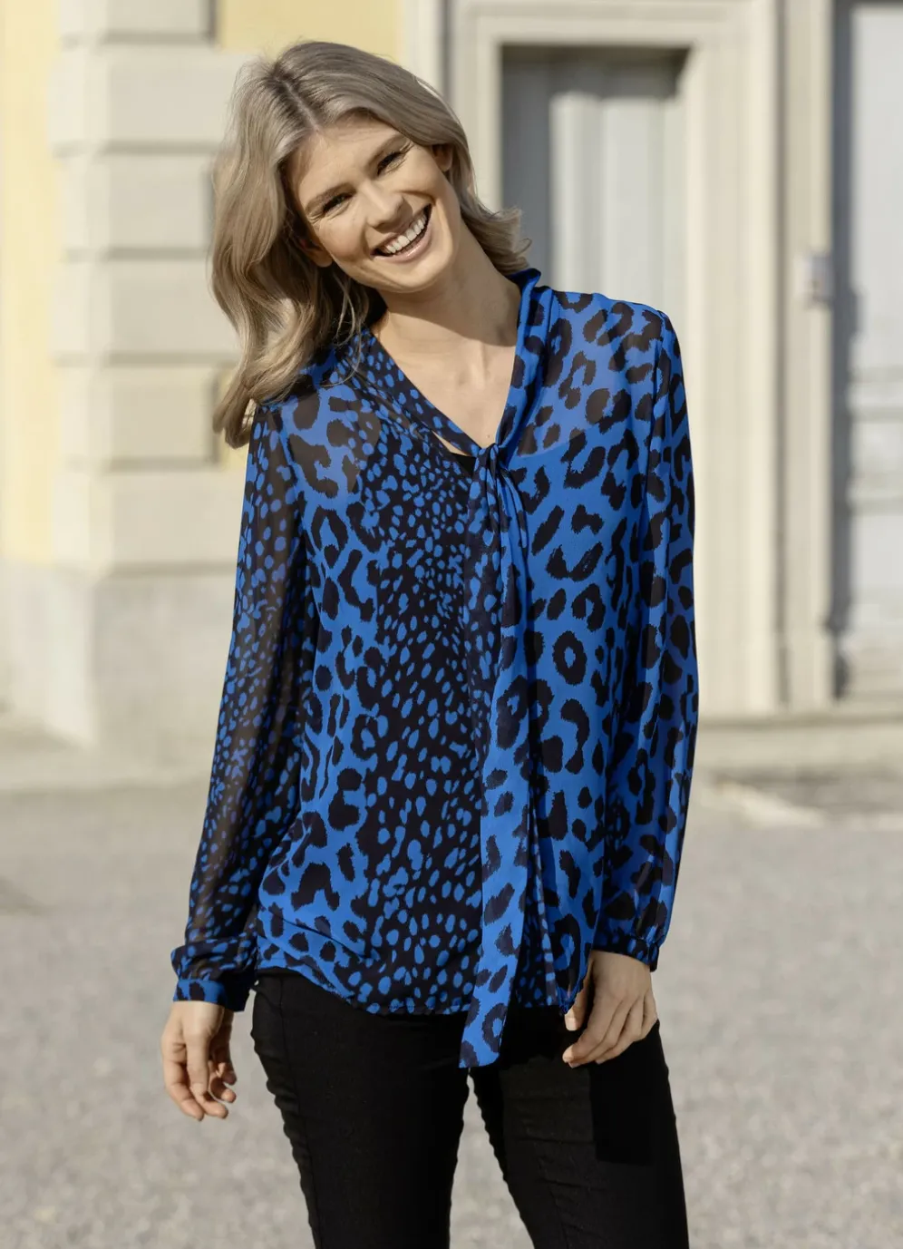 Bluse mit Schluppe zum Binden in 2 Farben