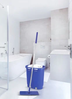 Bodenwisch-System mit integrierter Auswringfunktion von livington