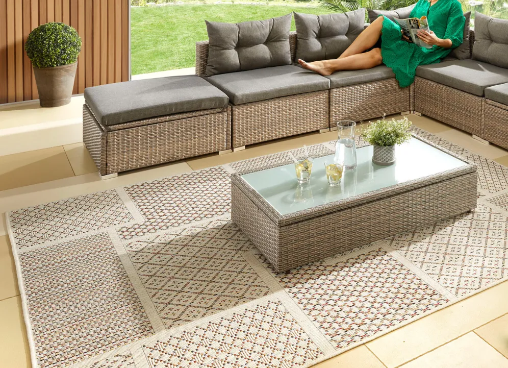 Brücken und Teppiche für den Innen- und Außenbereich