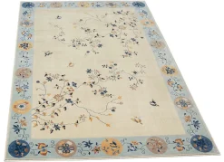 Brücken und Teppiche mit Blumen- und Rankenmotiven