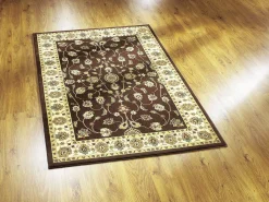 Brücken und Teppiche mit feinen floralen Details