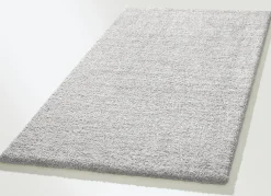 Brücken und Teppiche mit rutschhemmender Latex-Rückseite