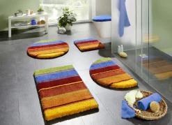 Bunte Badgarnitur aus dem Hause Grund
