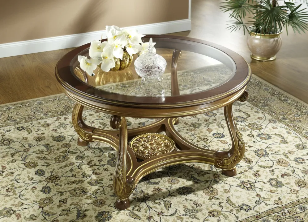 Couchtisch mit aufwendigen Schnitzereien