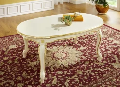 Couchtisch mit geschwungenen Tischbeinen