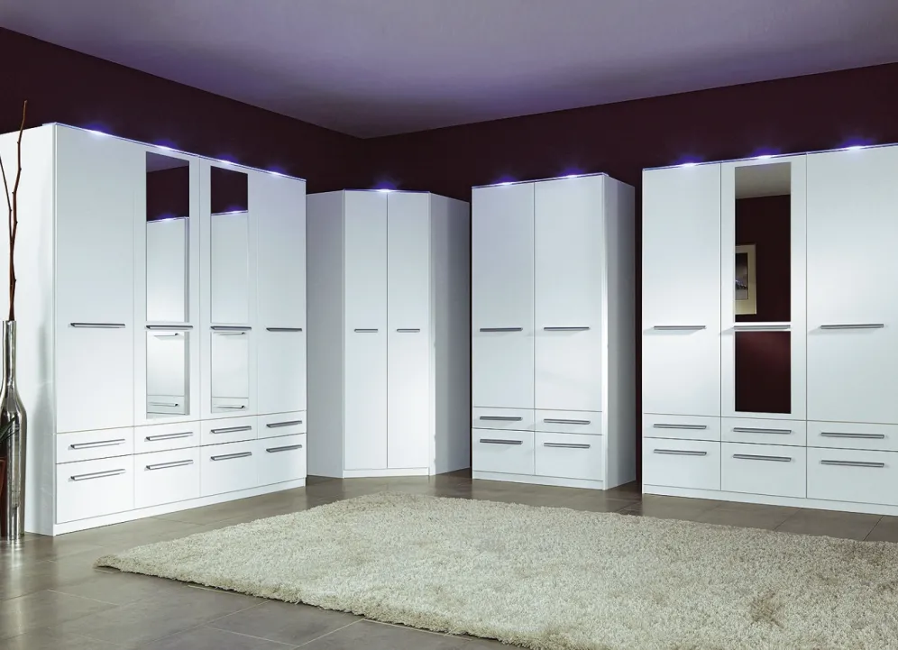 Drehtürenschränke mit kunststoffbeschichteter Oberfläche