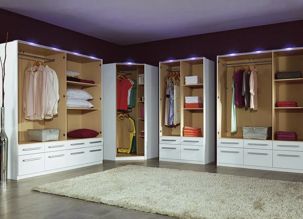 Drehtürenschränke mit kunststoffbeschichteter Oberfläche