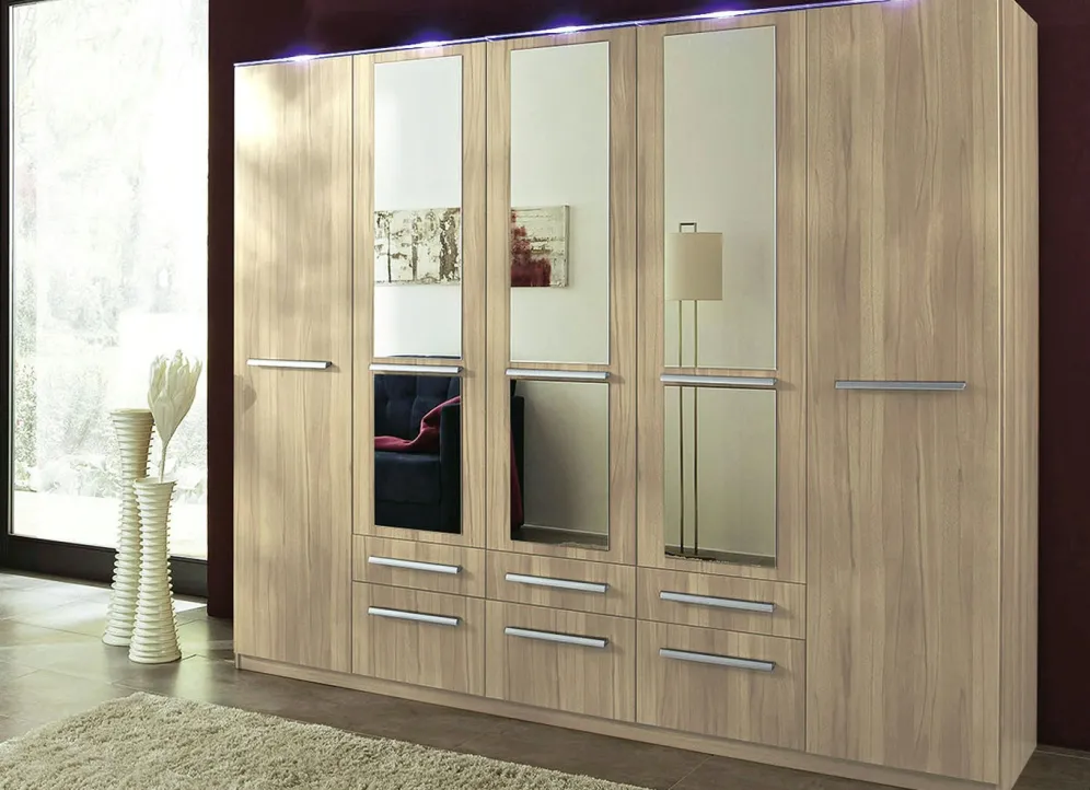 Drehtürenschränke mit kunststoffbeschichteter Oberfläche