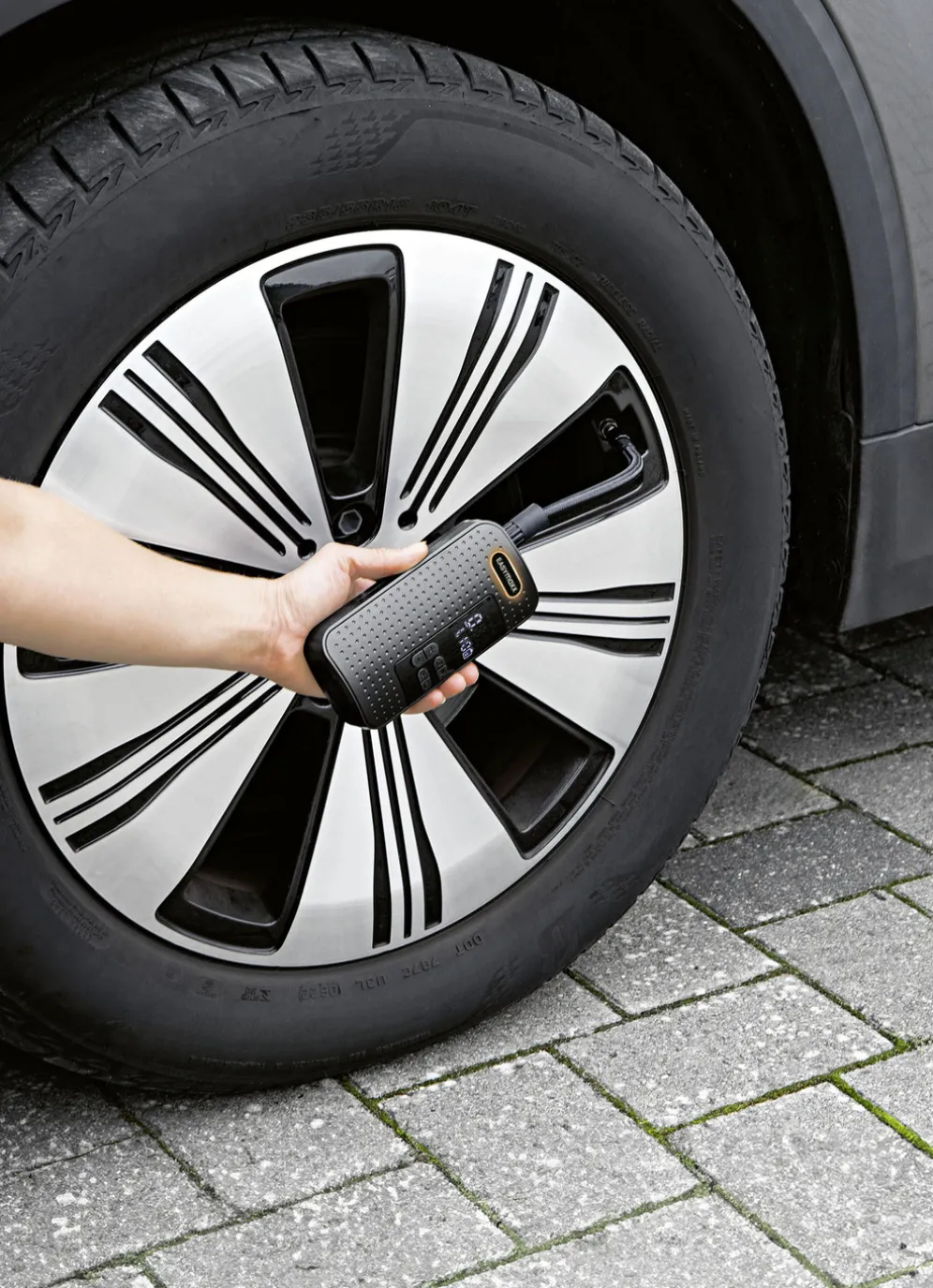 EASYmaxx Akku-Handkompressor mit LED-Beleuchtung