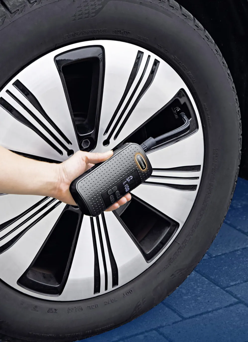 EASYmaxx Akku-Handkompressor mit LED-Beleuchtung