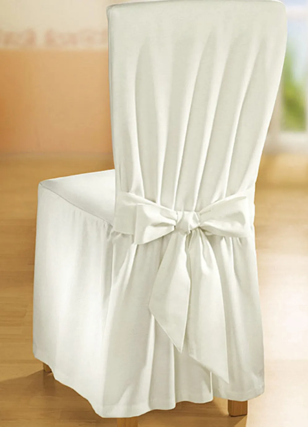 Elegante Stuhlhusse mit Bindebändern