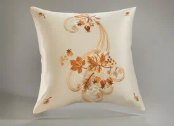 Farbenfroh bestickte Tisch- und Raumdekoration