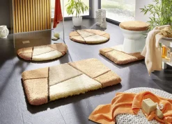 Farbenfrohe Badgarnitur mit rutschhemmender Rückseite