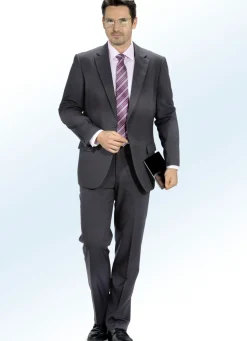 Fein gestreifter Anzug mit einreihigem Sakko