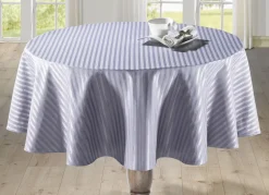 Feine Tisch- und Raumdekoration mit glänzendem Streifendessin