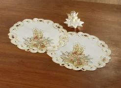 Festlich bestickte Tisch- und Raumdekoration