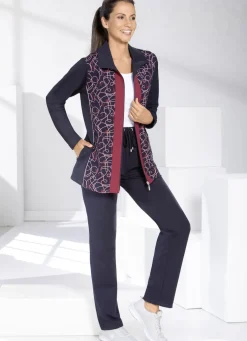 Freizeitanzug mit Druck im Vorderteil