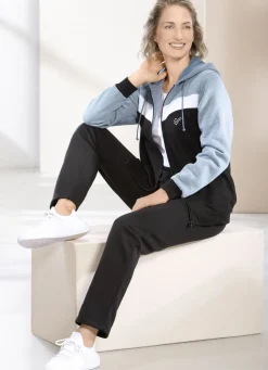 Freizeitanzug mit Kapuze