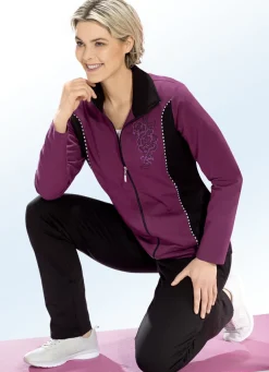 Freizeitanzug mit Kontrasteinsätzen und Zierpaspeln